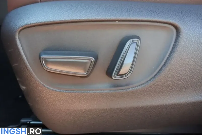 Toyota Land Cruiser din 2024 cu 49.205 km - oferta TOY254536 - foto 13