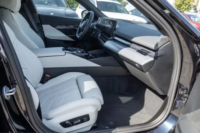 BMW 530 (Seria 5) din 2025 cu 10.256 km - oferta BMW254539 - foto 5