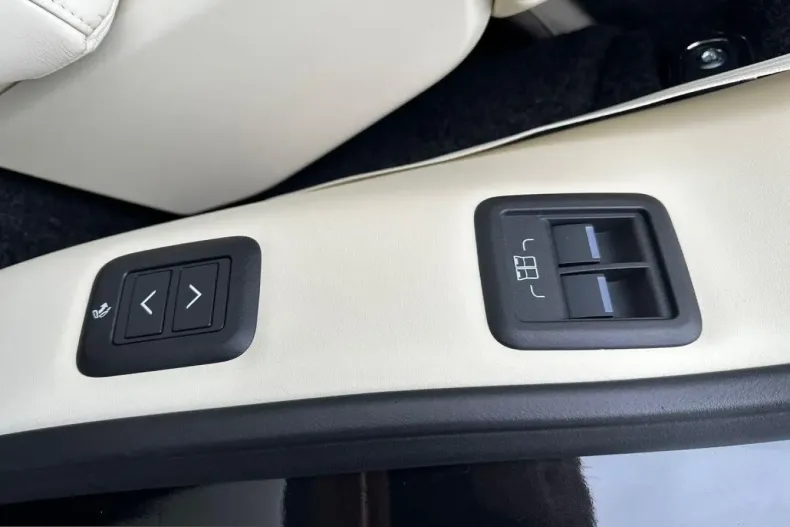 Land Rover Range Rover din 2025 cu 5.400 km - oferta LAN254563 - foto 27