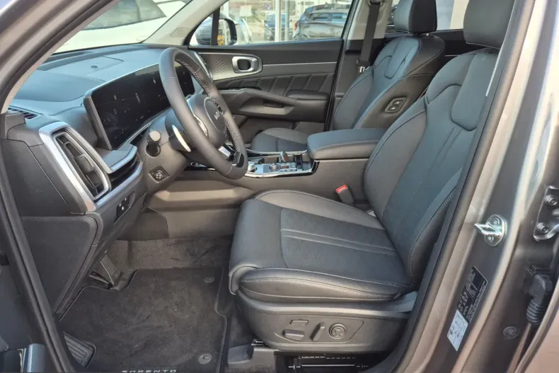 Kia Sorento din 2025 cu 7.500 km - oferta KIA254568 - foto 4