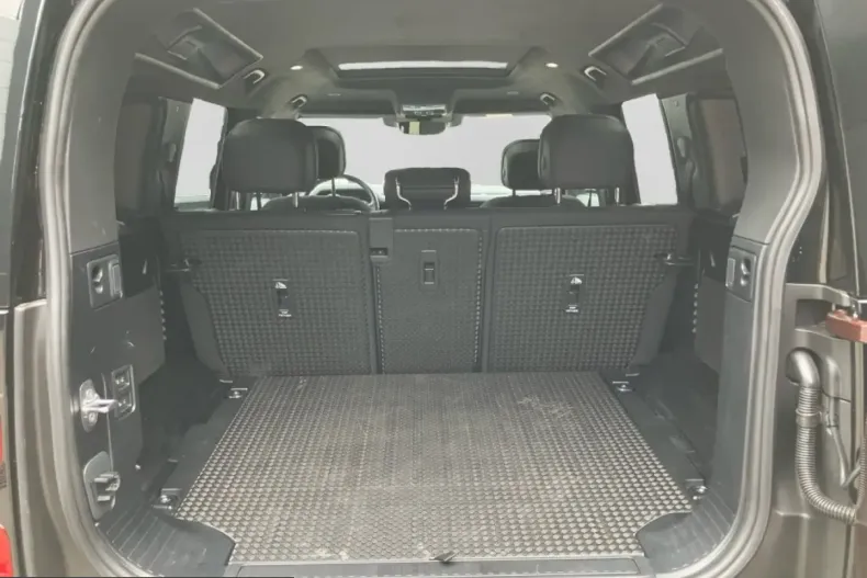Land Rover Defender din 2025 cu 12.000 km - oferta LAN254571 - foto 12