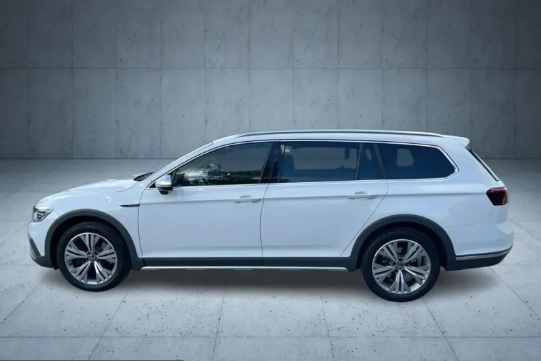 Volkswagen Passat Alltrack din 2023 cu 33.990 km - oferta VOL254581 - foto 2