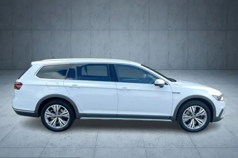 Volkswagen Passat Alltrack din 2023 cu 33.990 km - oferta VOL254581 - foto 6