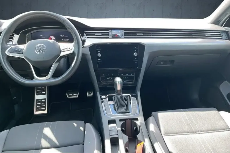Volkswagen Passat Alltrack din 2023 cu 33.990 km - oferta VOL254581 - foto 11