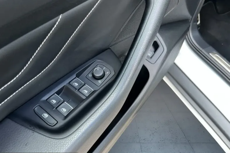 Volkswagen Passat Alltrack din 2023 cu 33.990 km - oferta VOL254581 - foto 16