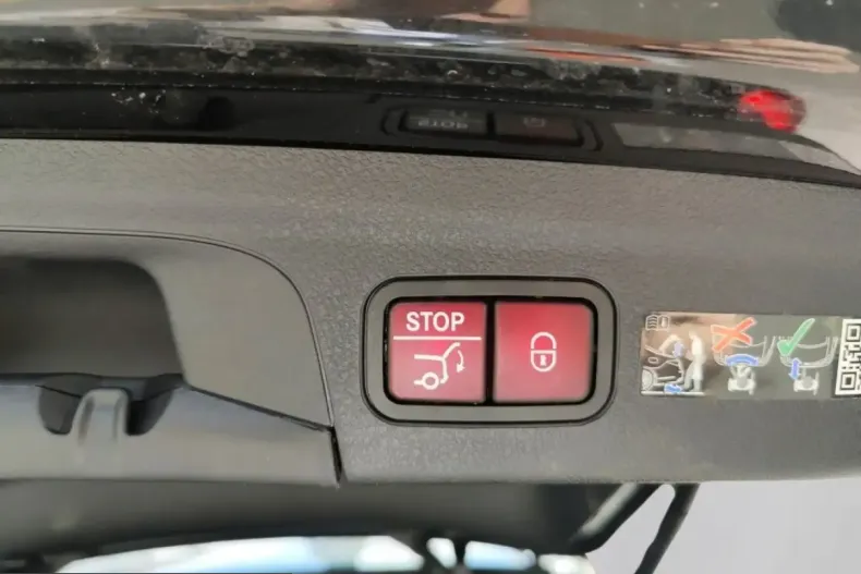 Mercedes-Benz GLE 400 (Clasa GLE) din 2025 cu 14.869 km - oferta MER254596 - foto 19