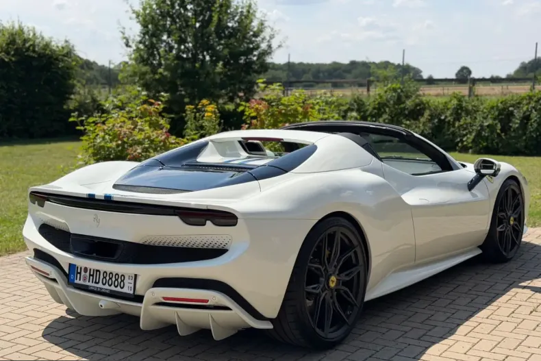 Ferrari 296 GTS din 2025 cu 6.000 km - oferta FER254624 - foto 12