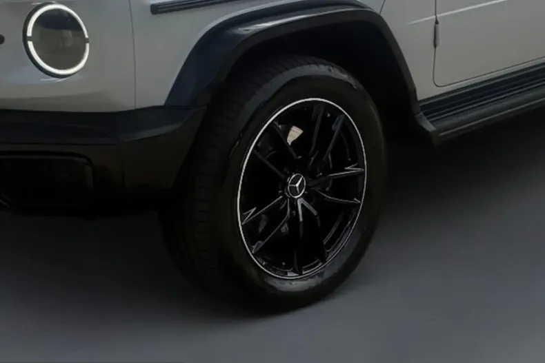 Mercedes-Benz G 450 (Clasa G) din 2025 cu 34.984 km - oferta MER254689 - foto 3