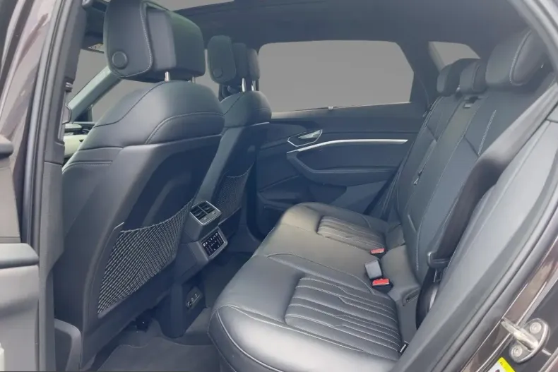 Audi Q8 din 2023 cu 24.416 km - oferta AUD254711 - foto 6