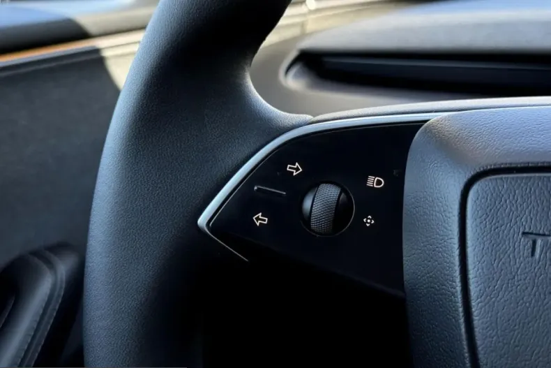 Tesla Model 3 din 2025 cu 55.781 km - oferta TES254715 - foto 4