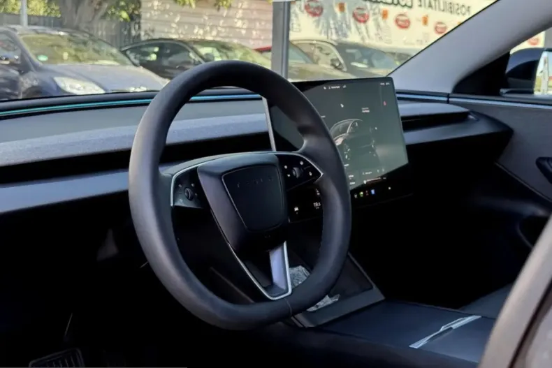 Tesla Model 3 din 2025 cu 55.781 km - oferta TES254715 - foto 16
