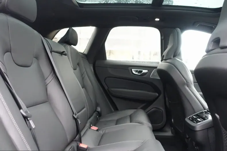 Volvo XC60 din 2026 cu 27.029 km - oferta VOL254738 - foto 10