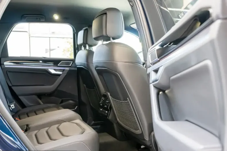 Volkswagen Touareg din 2024 cu 61.096 km - oferta VOL254742 - foto 4
