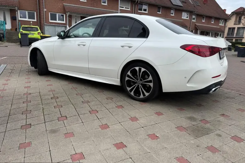 Mercedes-Benz C 220 (Clasa C) din 2022 cu 125.900 km - oferta MER254744 - foto 2