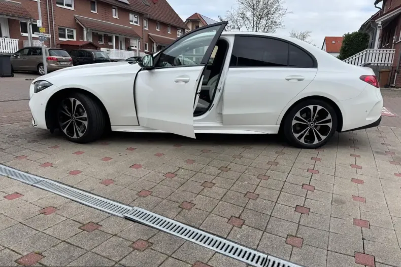 Mercedes-Benz C 220 (Clasa C) din 2022 cu 125.900 km - oferta MER254744 - foto 6