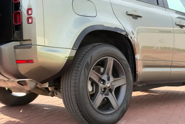 Land Rover Defender din 2021 cu 117.775 km - oferta LAN254764 - foto 8