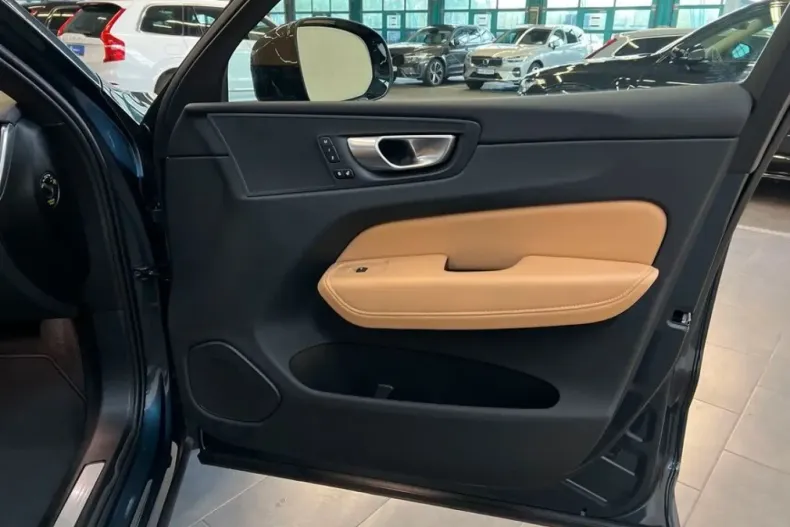 Volvo XC60 din 2023 cu 42.185 km - oferta VOL254829 - foto 21