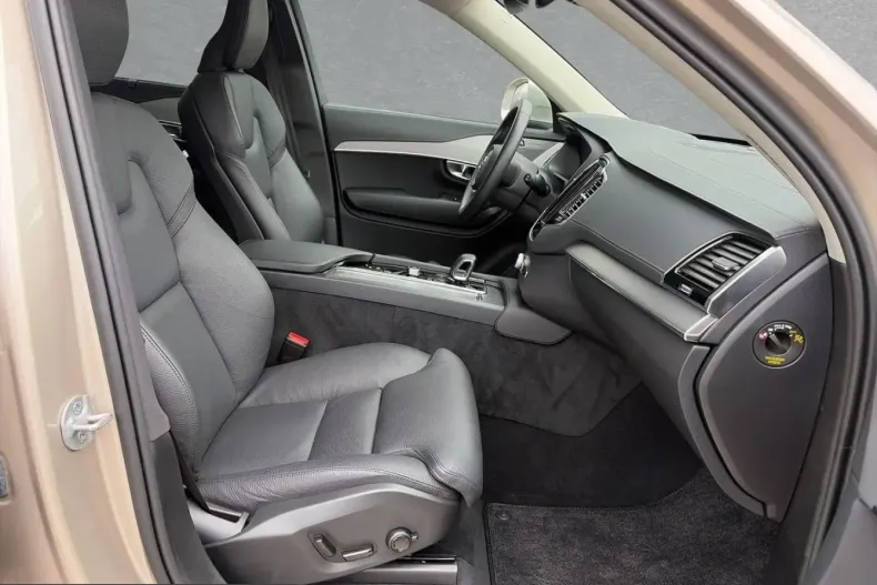 Volvo XC90 din 2023 cu 58.468 km - oferta VOL254874 - foto 3