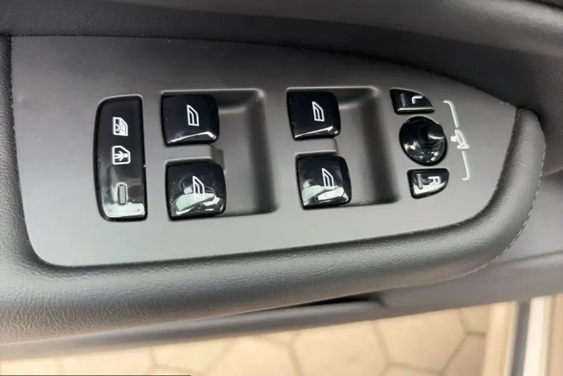 Volvo XC90 din 2023 cu 58.468 km - oferta VOL254874 - foto 13