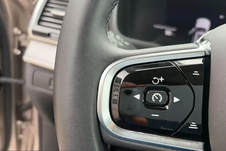 Volvo XC90 din 2023 cu 58.468 km - oferta VOL254874 - foto 14