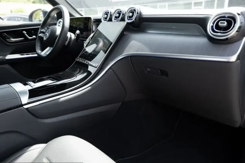 Mercedes-Benz GLC 300 (Clasa GLC) din 2025 cu 28.056 km - oferta MER254889 - foto 2