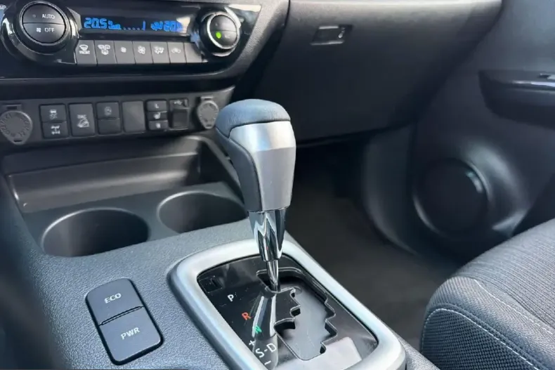 Toyota Hilux din 2023 cu 44.644 km - oferta TOY254892 - foto 15
