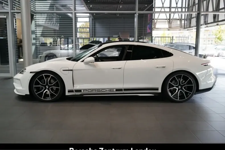 Porsche Taycan din 2024 cu 16.790 km - oferta POR254910 - foto 4