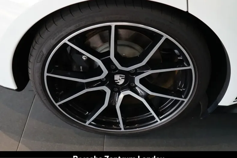 Porsche Taycan din 2024 cu 16.790 km - oferta POR254910 - foto 35