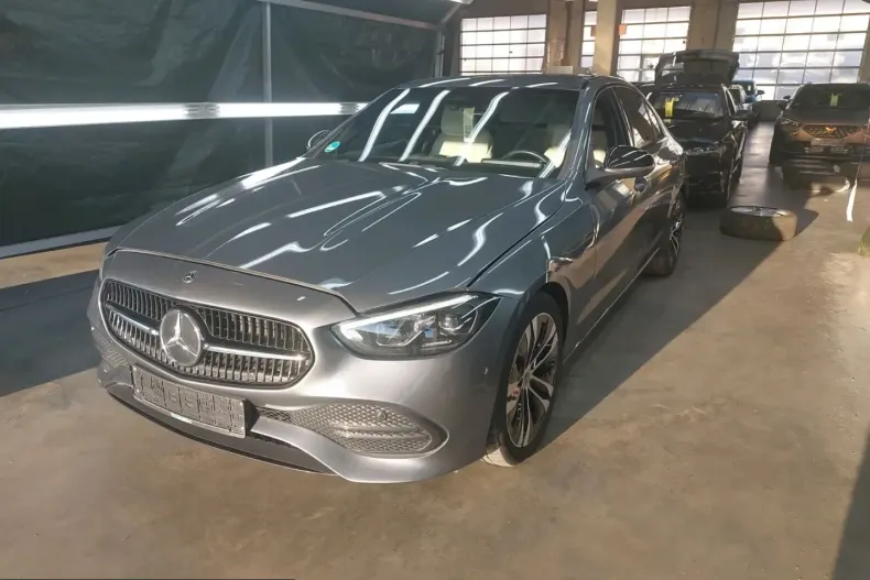 Mercedes-Benz C 200 (Clasa C) din 2023 cu 117.000 km - oferta MER254924 - foto 1