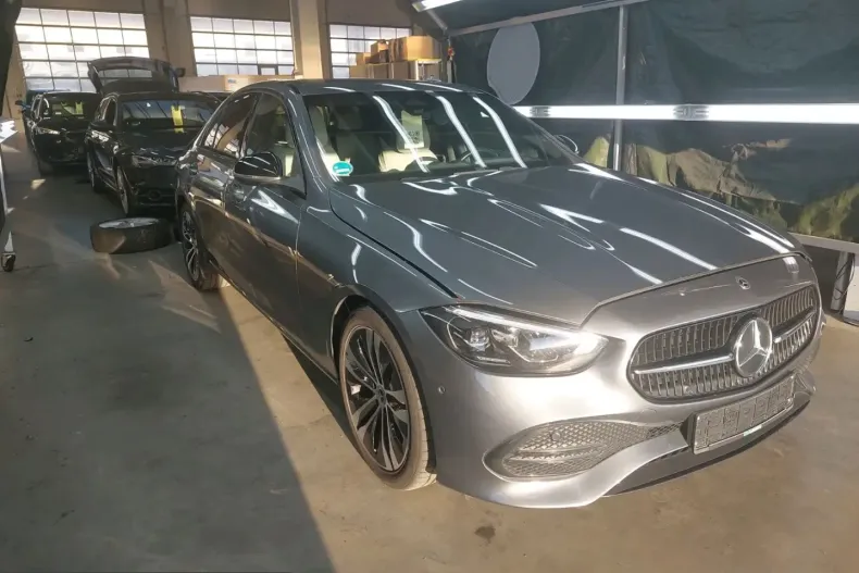 Mercedes-Benz C 200 (Clasa C) din 2023 cu 117.000 km - oferta MER254924 - foto 2