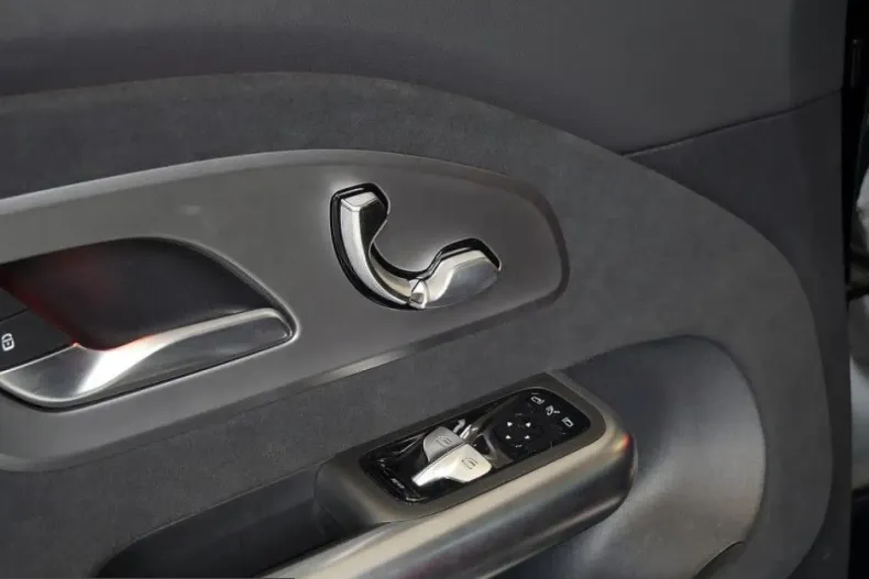 Mercedes-Benz CLA 250 (Clasa CLA) din 2025 cu 18.948 km - oferta MER254929 - foto 13