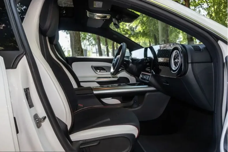 Mercedes-Benz CLA 350 (Clasa CLA) din 2025 cu 17.900 km - oferta MER254933 - foto 7