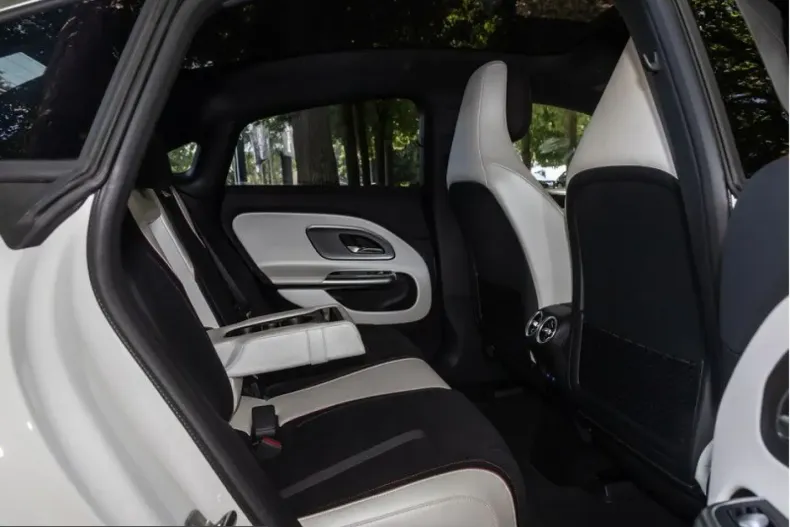 Mercedes-Benz CLA 350 (Clasa CLA) din 2025 cu 17.900 km - oferta MER254933 - foto 8