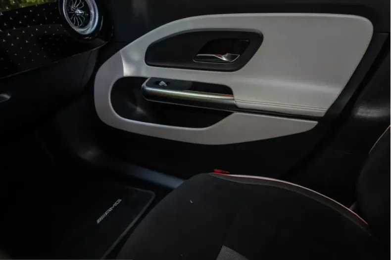Mercedes-Benz CLA 350 (Clasa CLA) din 2025 cu 17.900 km - oferta MER254933 - foto 16