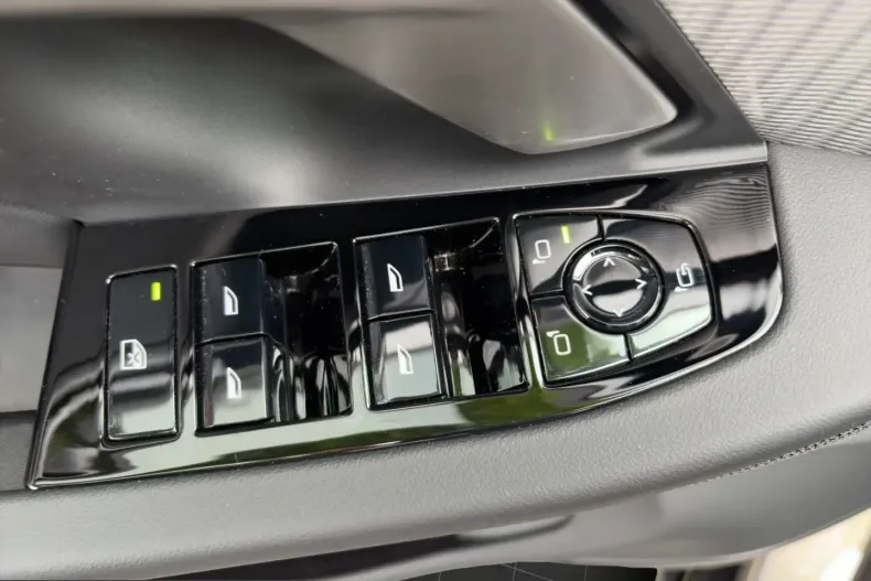 BMW i5 (Seria 5) din 2025 cu 23.034 km - oferta BMW254934 - foto 10