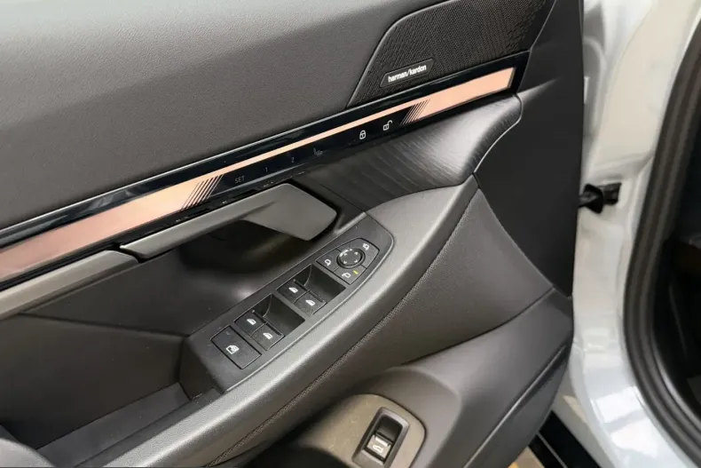 BMW i5 (Seria 5) din 2024 cu 33.250 km - oferta BMW254938 - foto 14