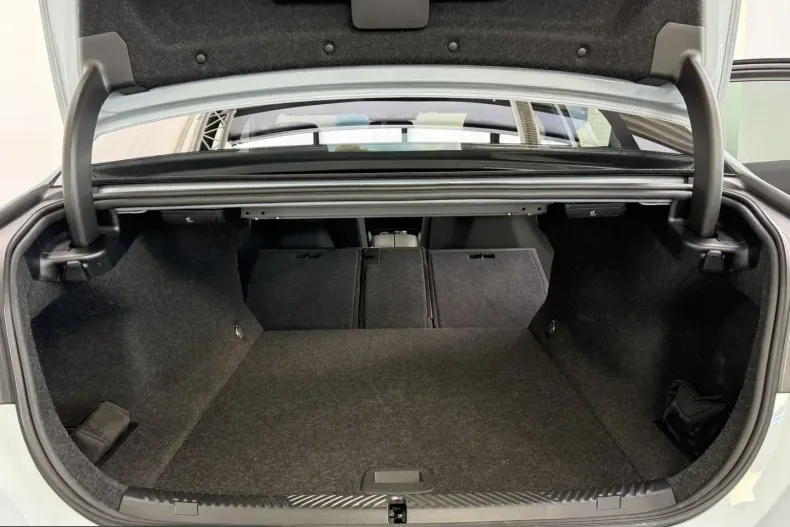 BMW i5 (Seria 5) din 2024 cu 33.250 km - oferta BMW254938 - foto 22