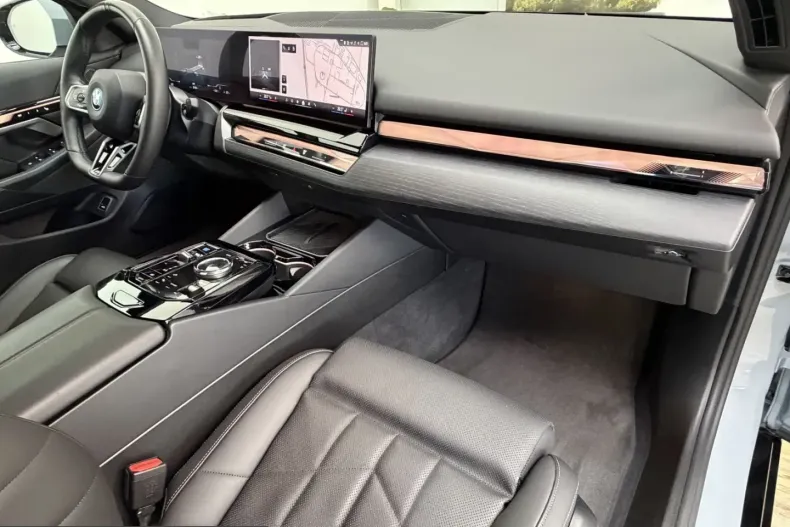 BMW i5 (Seria 5) din 2024 cu 33.250 km - oferta BMW254938 - foto 29