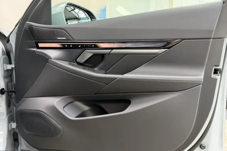 BMW i5 (Seria 5) din 2024 cu 33.250 km - oferta BMW254938 - foto 33