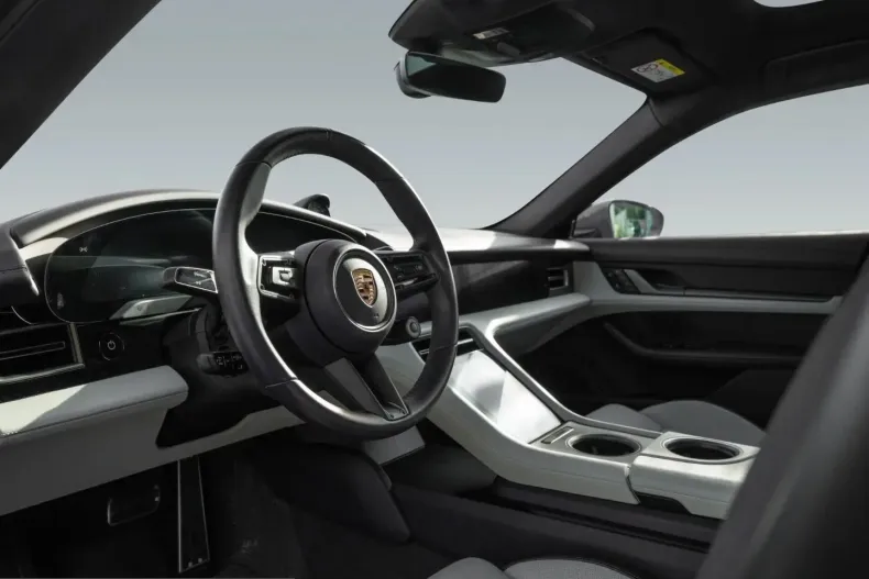 Porsche Taycan din 2024 cu 5.300 km - oferta POR254950 - foto 4