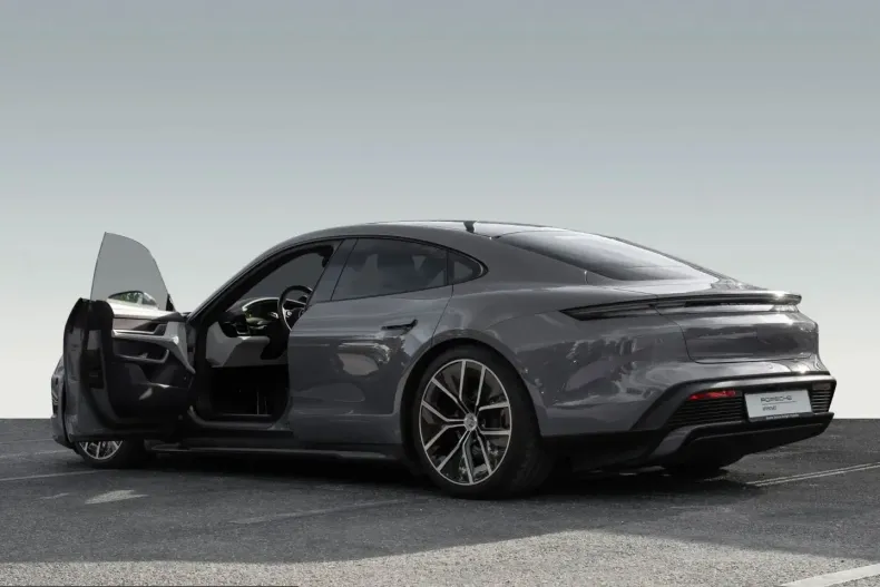 Porsche Taycan din 2024 cu 5.300 km - oferta POR254950 - foto 7
