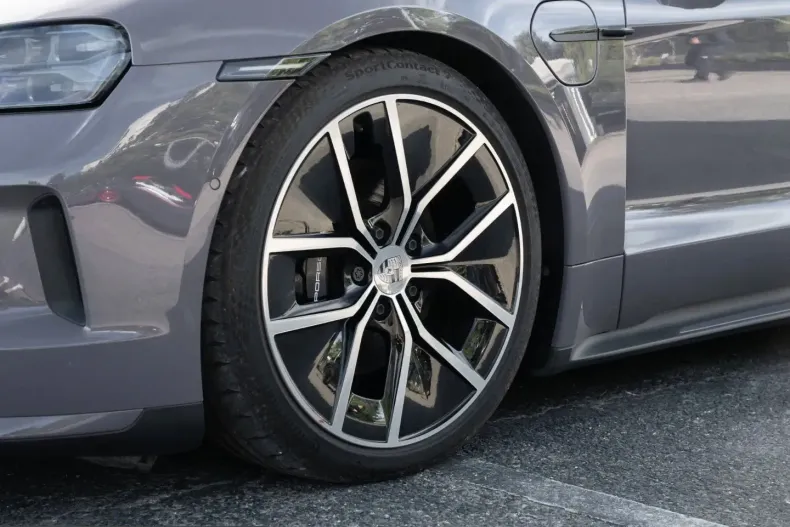 Porsche Taycan din 2024 cu 5.300 km - oferta POR254950 - foto 14