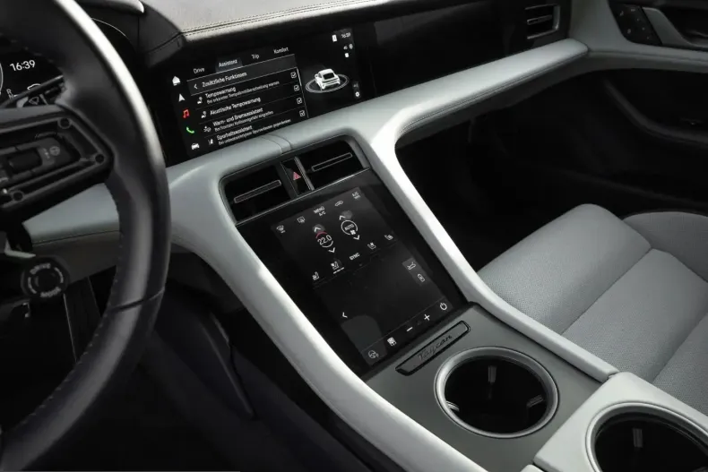 Porsche Taycan din 2024 cu 5.300 km - oferta POR254950 - foto 22