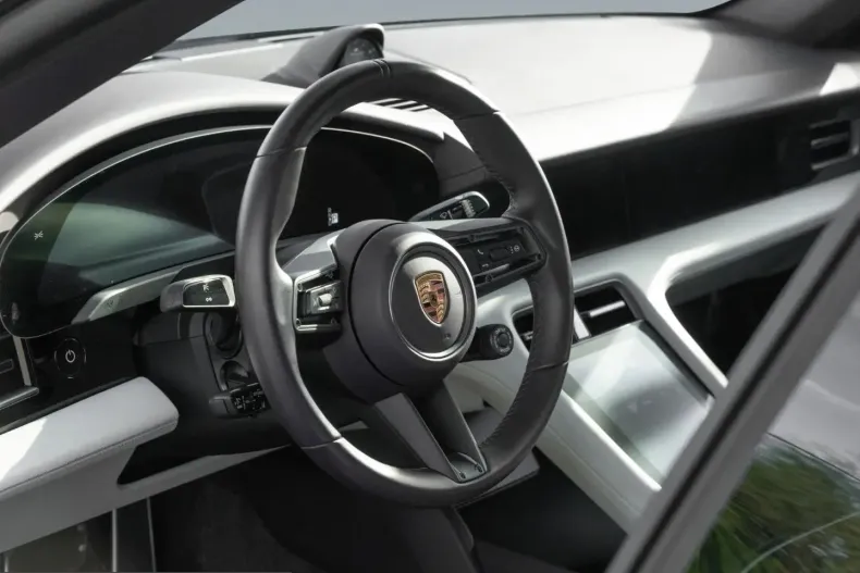 Porsche Taycan din 2024 cu 5.300 km - oferta POR254950 - foto 28