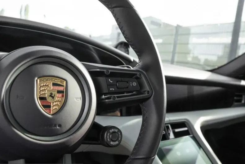 Porsche Taycan din 2024 cu 5.300 km - oferta POR254950 - foto 31
