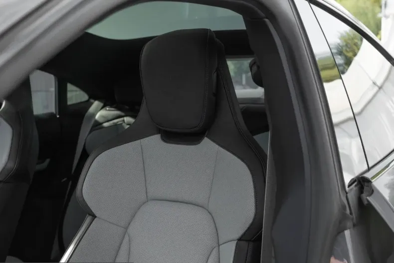 Porsche Taycan din 2024 cu 5.300 km - oferta POR254950 - foto 33