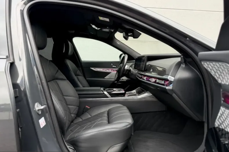 BMW i7 (Seria 7) din 2024 cu 47.890 km - oferta BMW254952 - foto 29