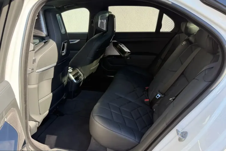 BMW i7 (Seria 7) din 2025 cu 6.071 km - oferta BMW254959 - foto 12
