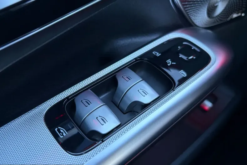 Mercedes-Benz EQE (Clasa E) din 2023 cu 23.750 km - oferta MER254962 - foto 37