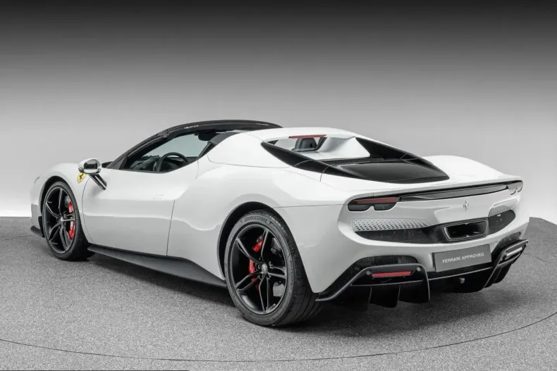 Ferrari 296 GTS din 2025 cu 2.500 km - oferta FER254963 - foto 3